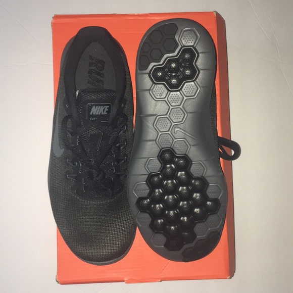 Nike Shoes | Nib Womens Nike Flex Run Size 9 Black Grey | Poshmark